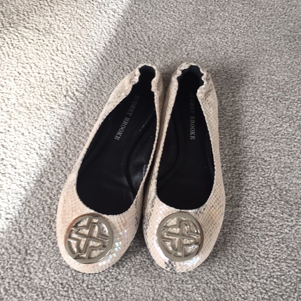 Audrey Brook flats size 7 metallic faux snake